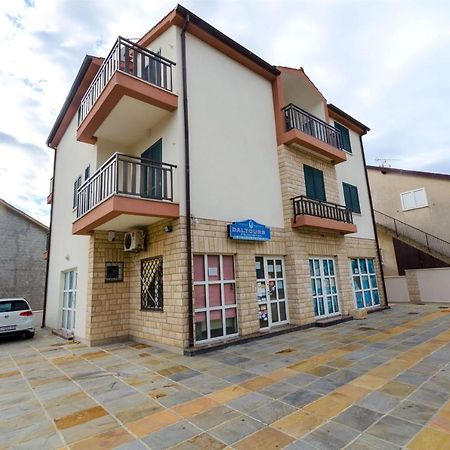 Apartments Karmen Primosten Bagian luar foto