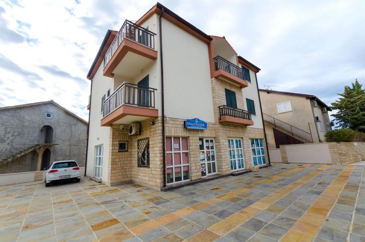 Apartments Karmen Primosten Bagian luar foto